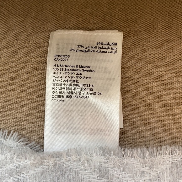 H&M Pale Grey/Silver Scarf NEW - Picture 4 of 5